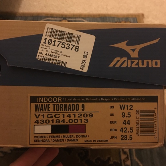 SOLD - Mizuno Wave Tornado 9 Volleyball Shoe, size 12 - Picture 4 of 4